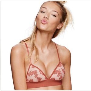 PINK Victoria Secret Daisy Lace Sienna Triangle Bralette